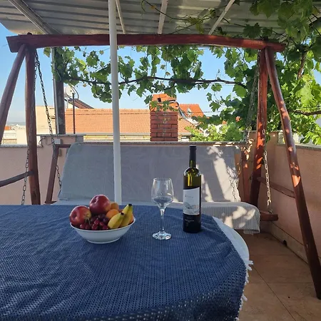 Mirta Apartment
